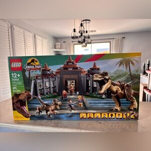New LEGO 76961 Jurassic Park Visitor Center: T. rex & Raptor Attack Sealed